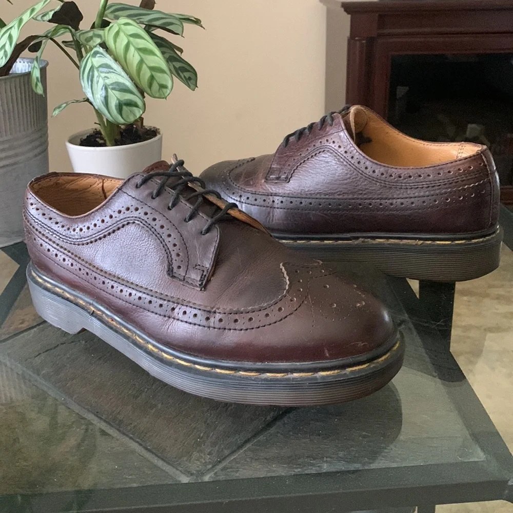 VTG. DR. MARTENS Made in England Wingtip 5 eyelet Oxford